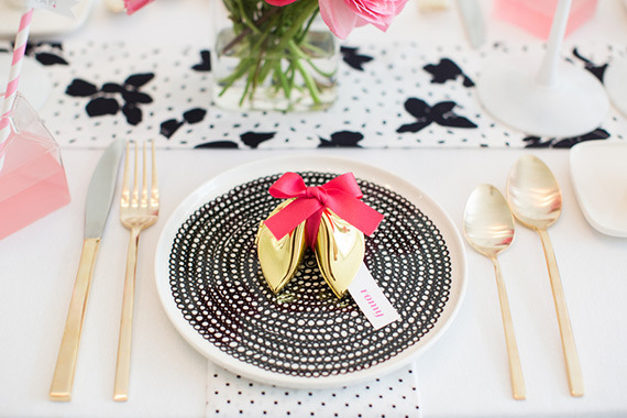 hot-pink-black-and-white-party-ideas-2